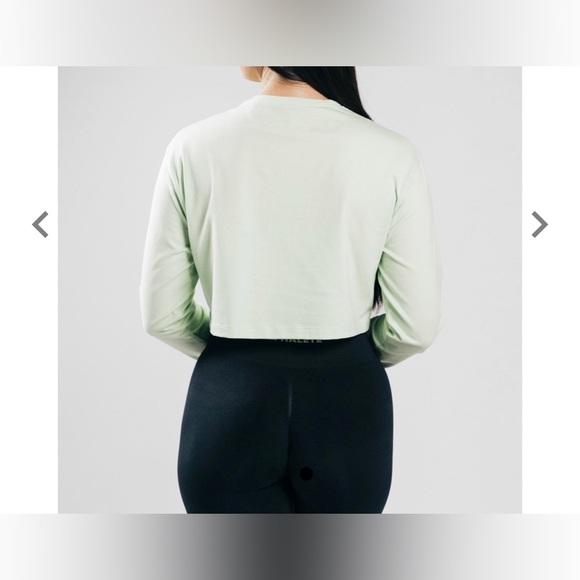 NWT ALPHALETE Performance Outlined Long Sleeve Crop Top Frozen Spring Size XS - Picture 4 of 7